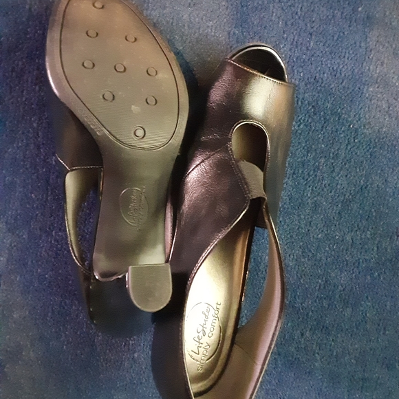 Black peep toe shoes - Picture 2 of 4